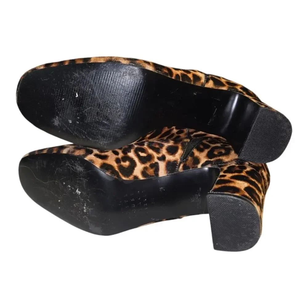 White house black market calf hair Leopard Print heeled Ankle Boots Size 9